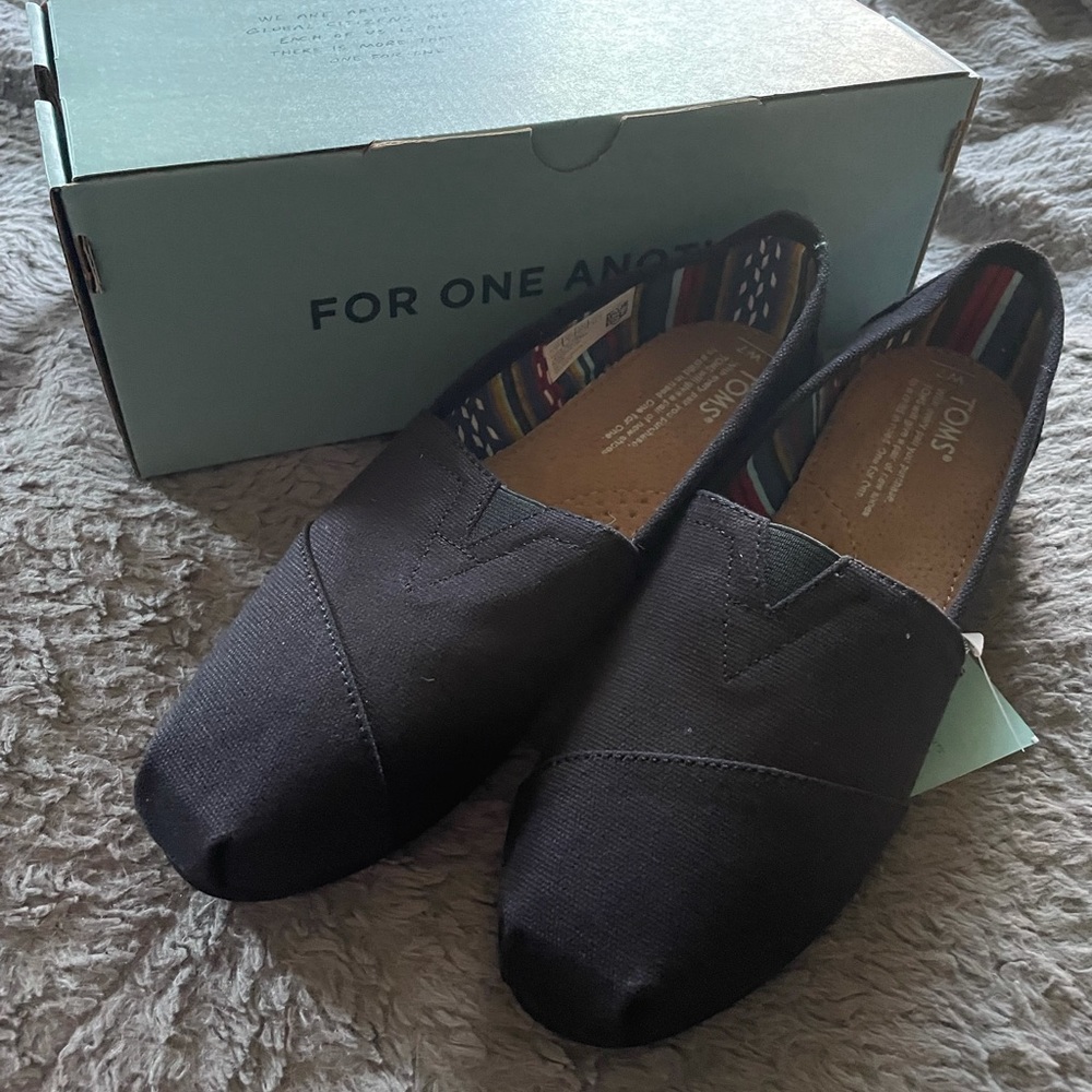 Toms W size 7